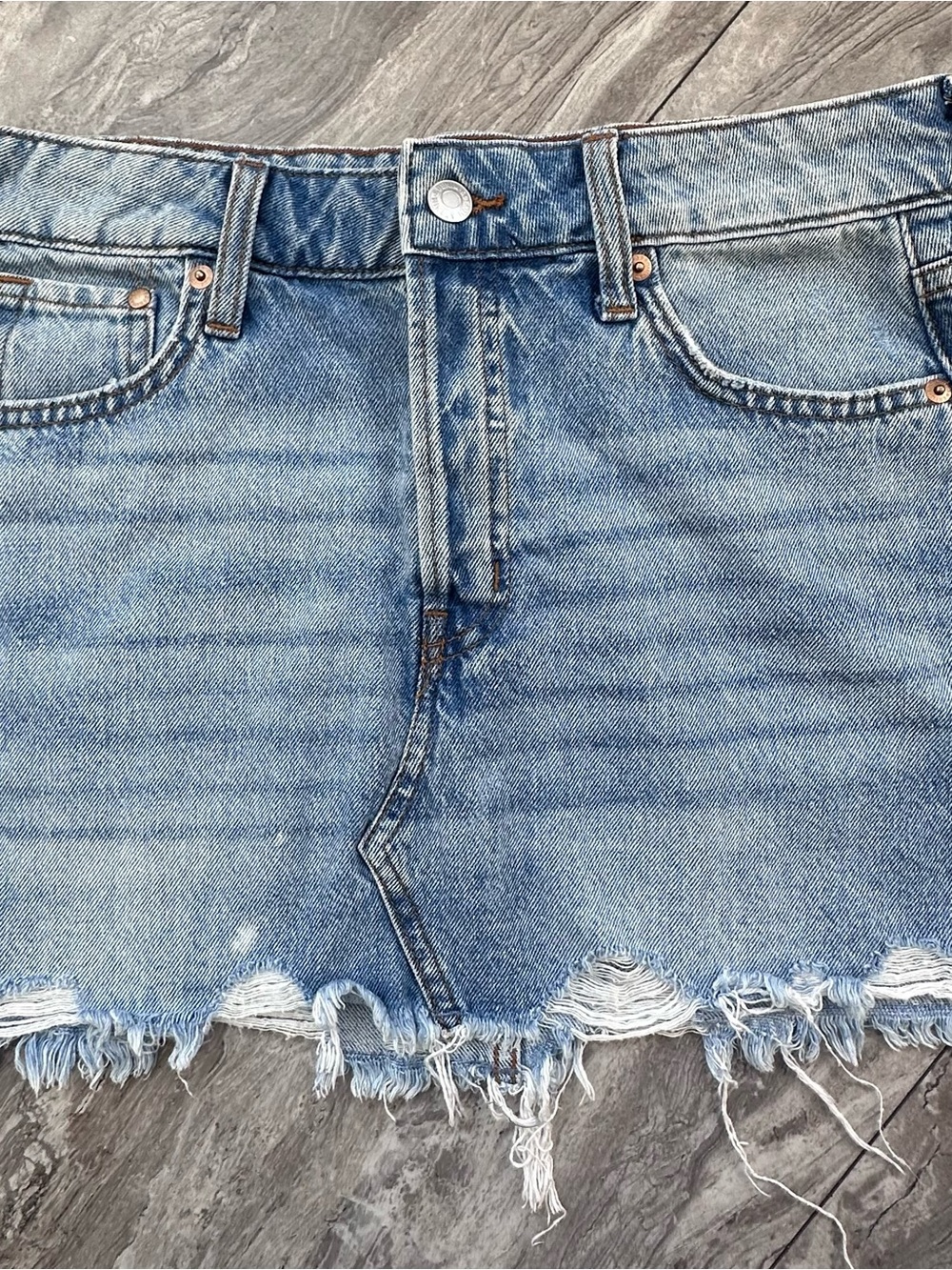 &Denim Women’s Distressed Denim Mini Skirt Size S Light Wash Frayed Hem